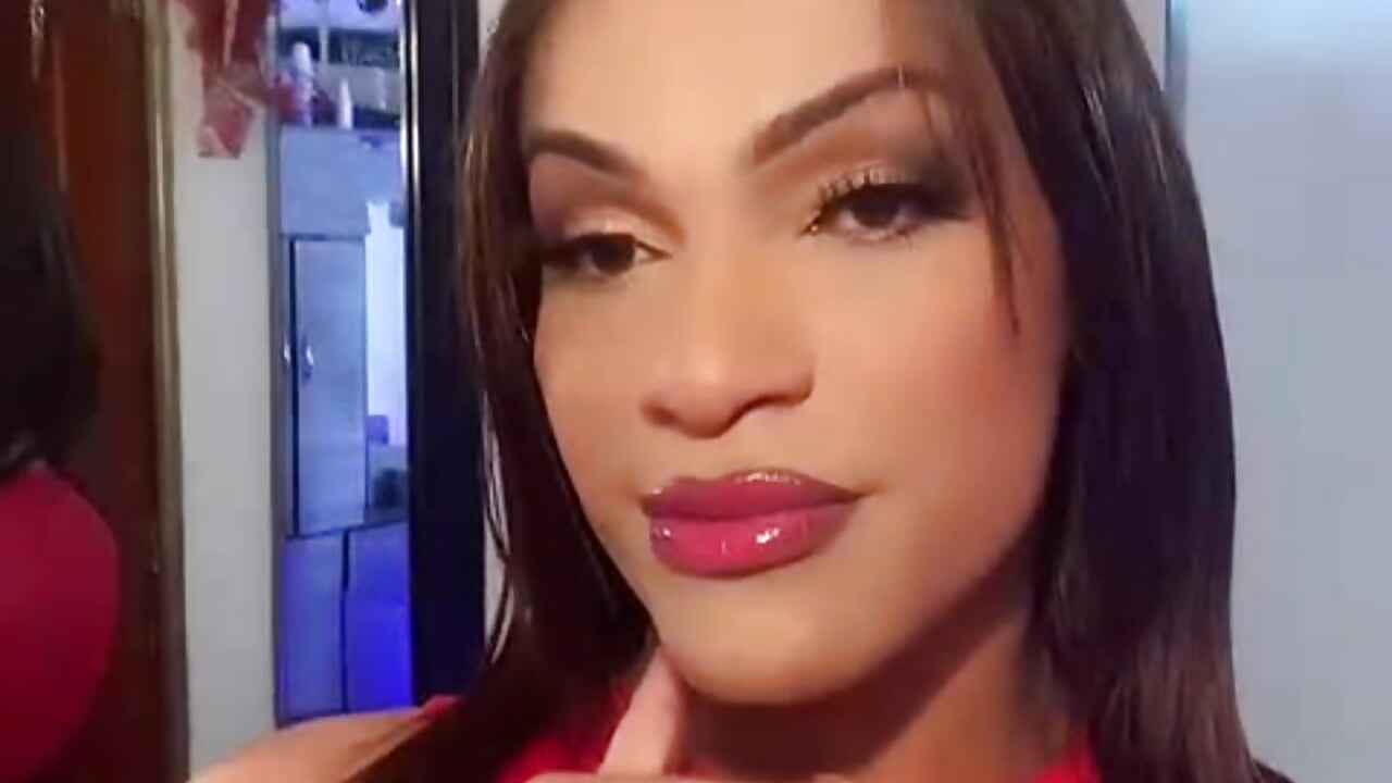 I think the color red looked great on me here 🌹 - video by babyhanna_01 cam model