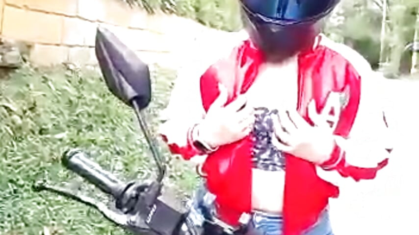 showing my tits in public - video by cristopher_agatha2 cam model