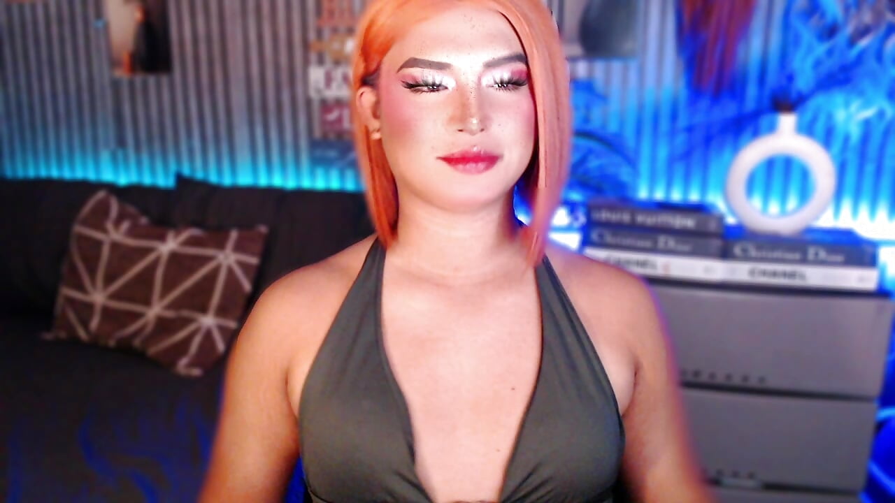 Enjoying the music - video by MissSofia_Luxe cam model