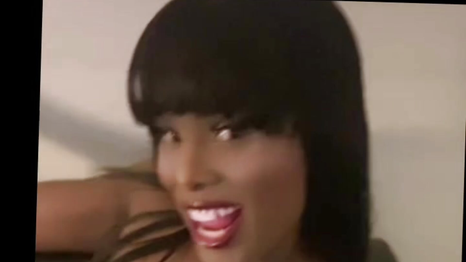 1000017418 - video by bianca056 cam model