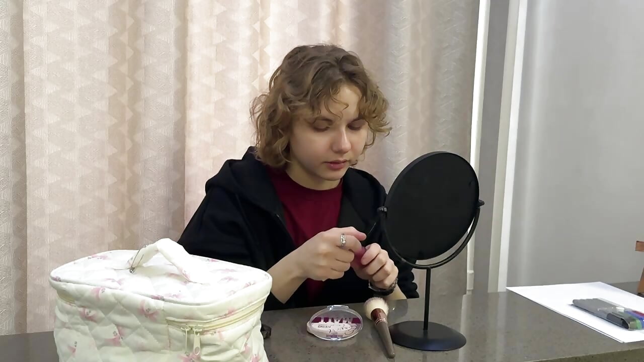 lips - video by MinaBelsey cam model