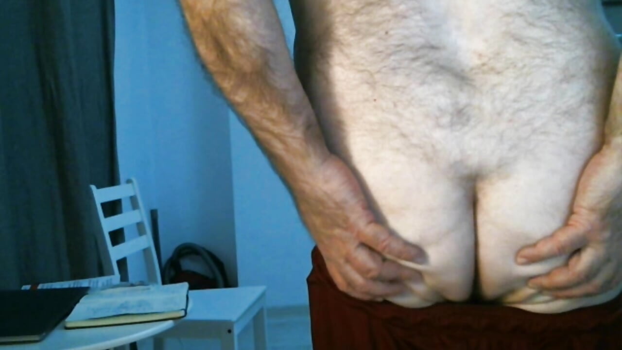 Furry Coach Karl's Smooth As Silk Butt [1354] - video by coach-karl cam model