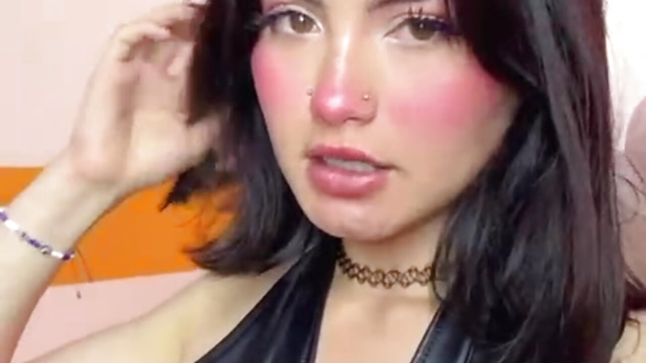 come and play with me i have surprises for you - video by Brandy_collinss cam model