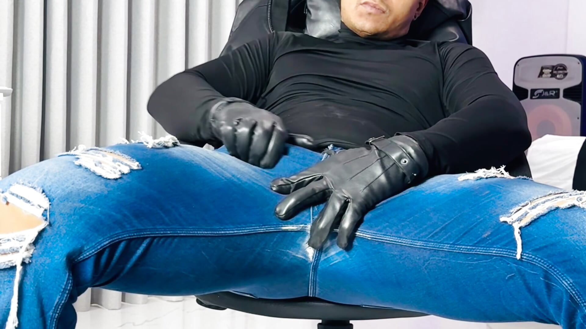 bundle wrapped in my worn-out jeans - video của người mẫu cam master_leather