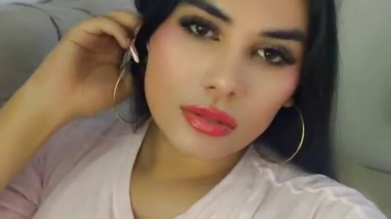 Your pretty - video by yourlatina_emely cam model