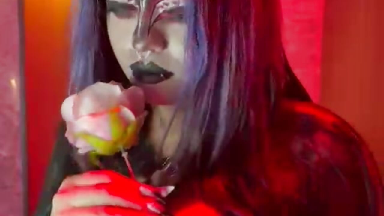 Your gothic girl wants you for Valentine's Day 🖤😈 - clip cu Belladonna_trix model videochat