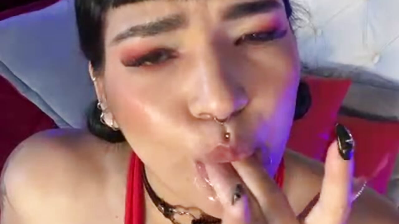 I drain your balls and you finish on my face 💦😏 - Vídeo de Niinatorres, modelo de vídeos