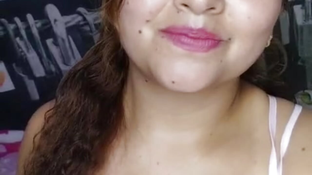 Salíve in tits - video av Alixx_01 cam-modell