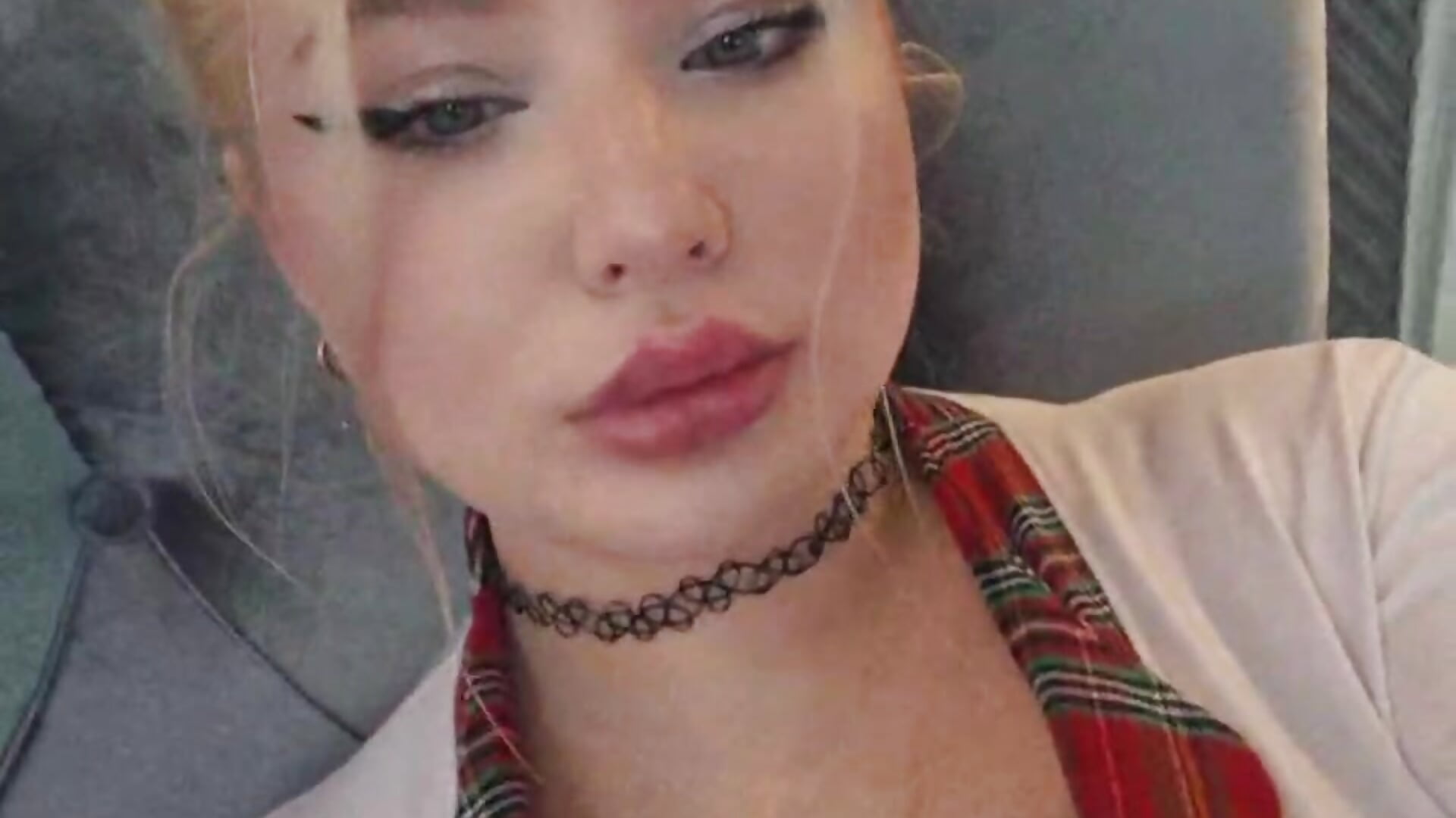 There's a spark between us right now, can't you feel it?✨💖 - video od modelky/modela EmiliaStanley