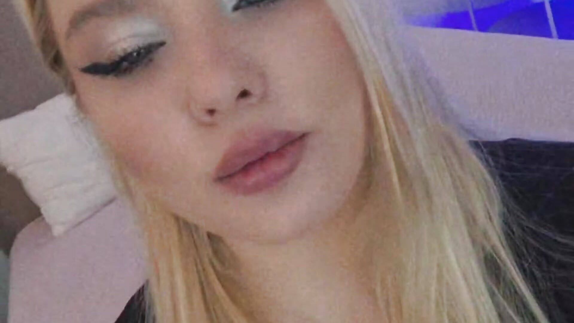 Do you want to play with me? me too✨ - video by EmiliaStanley cam model