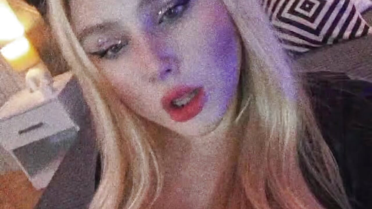 I'm so hot, aren't you afraid of getting burned? 😈 - EmiliaStanley 캠 모델의 동영상