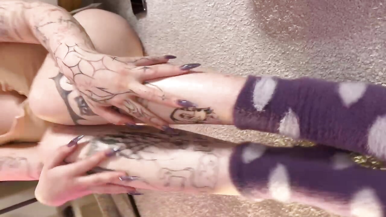 meow - video by hey_tessa cam model