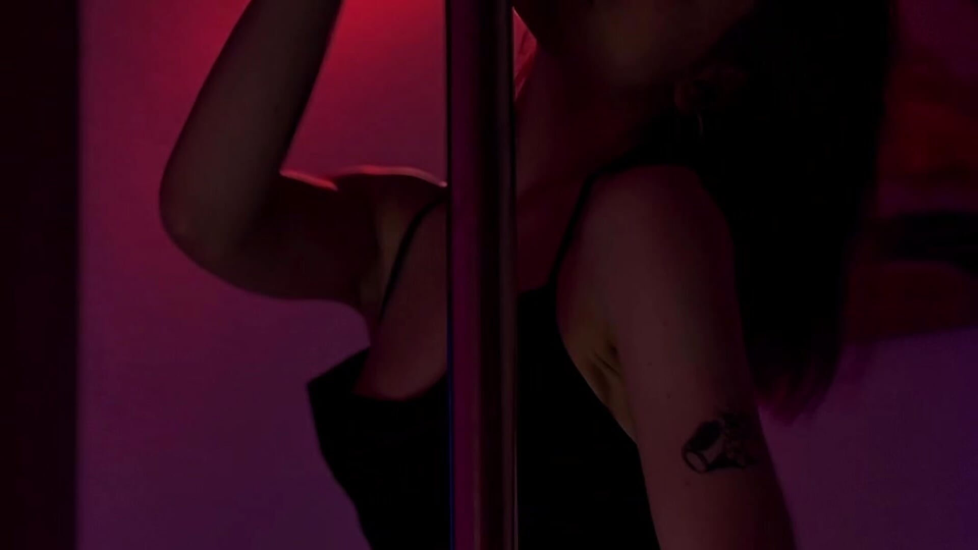 POLE DANCE - video by Shy_Vivi cam model