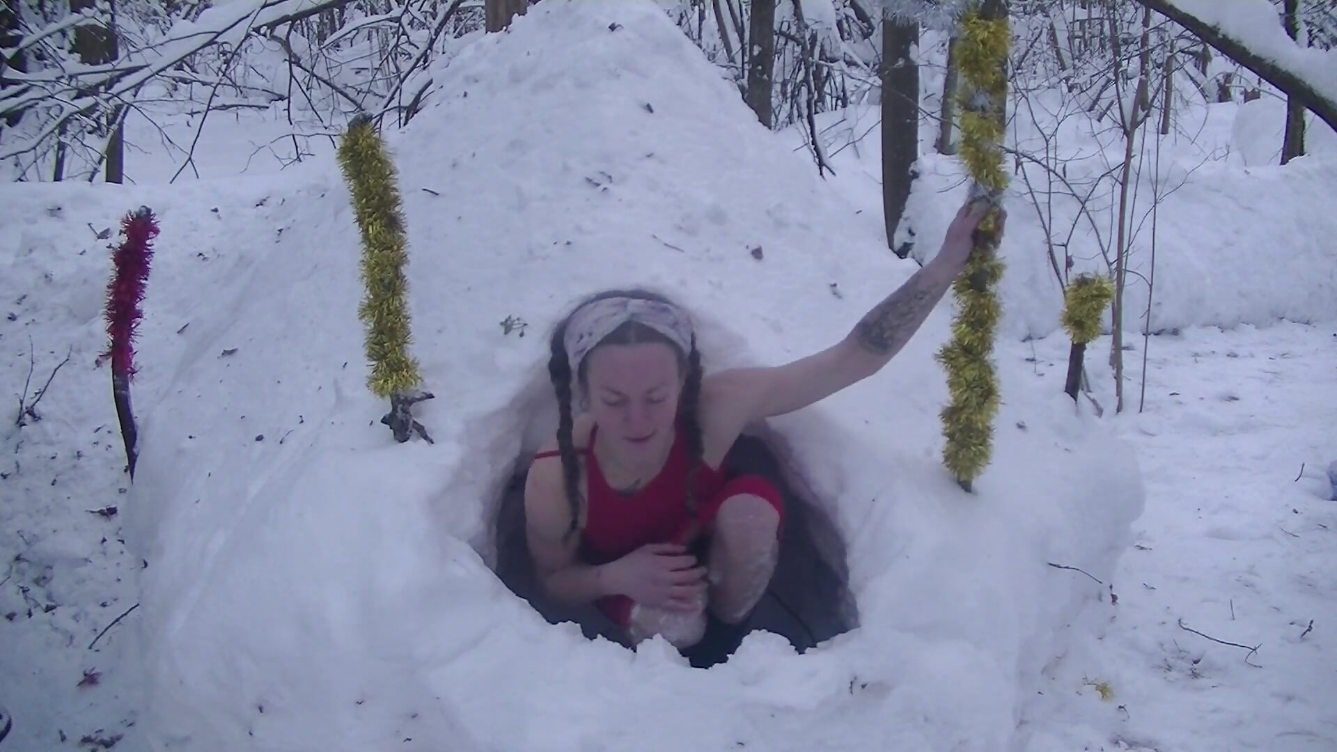 a winter fun activity - an ice cave - วิดีโอโดย Personal_Bulldozer โมเดลแคม