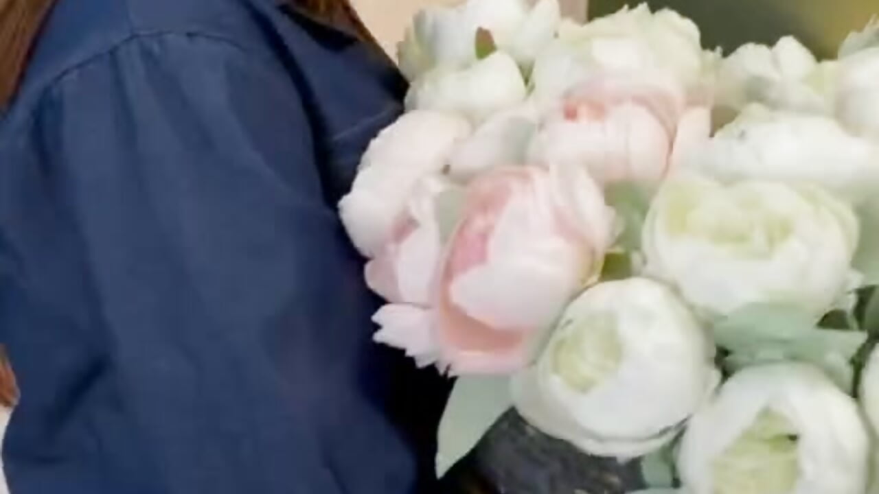 Me and the flowers)))