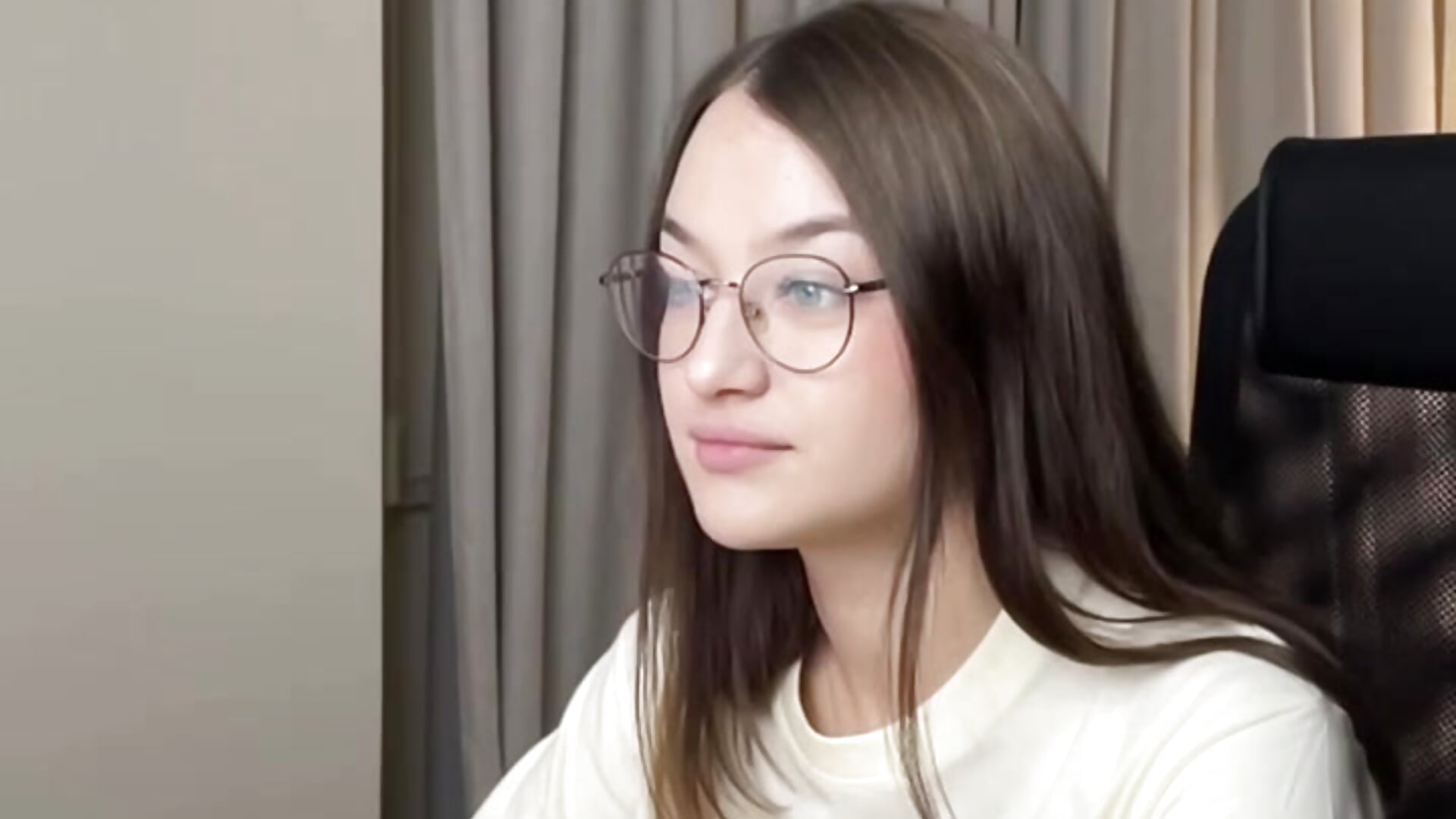 My first day here ^^ - video by AveryFechter cam model