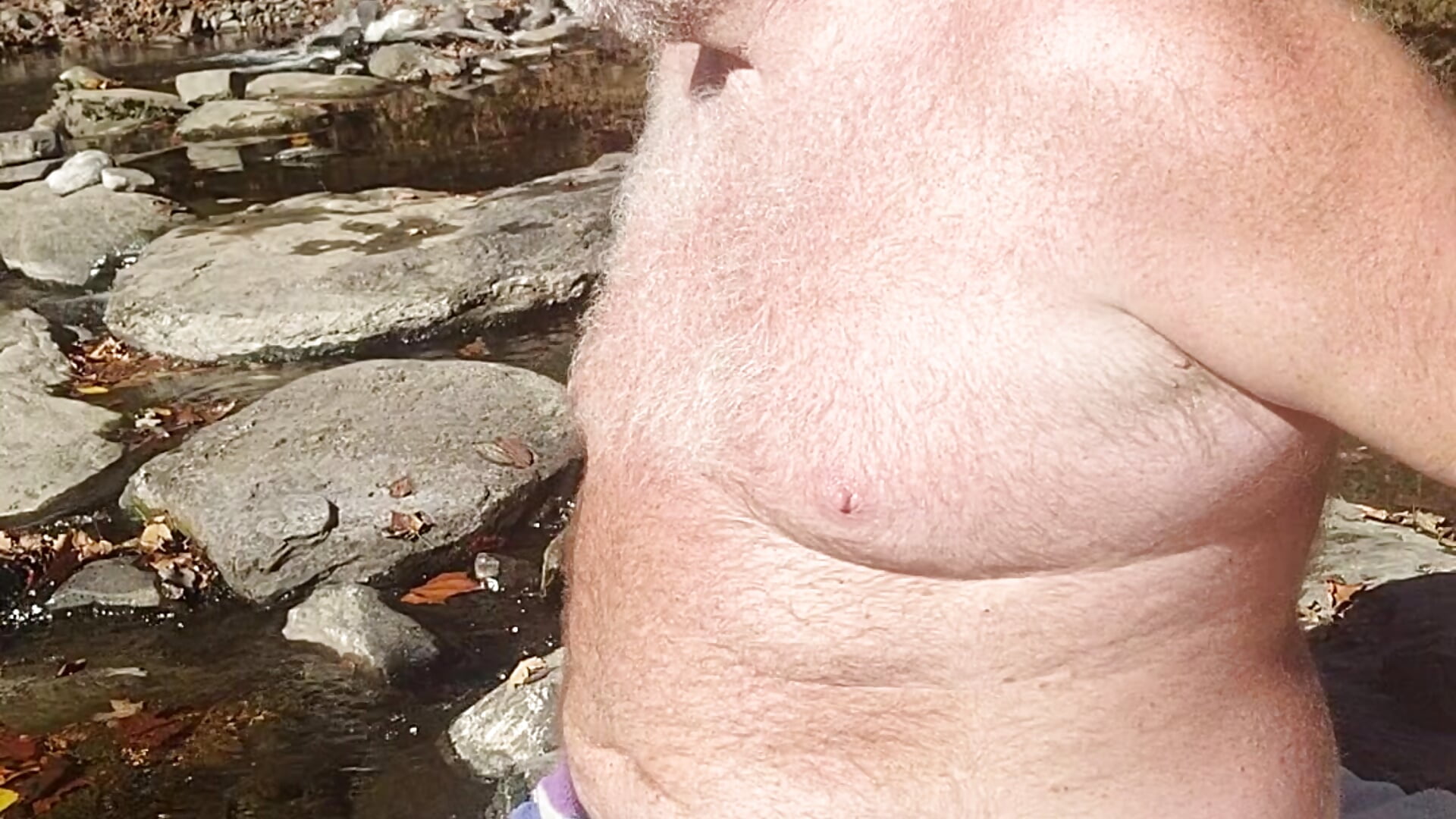 lounging by the creek - βίντεο μοντέλου Joshc405