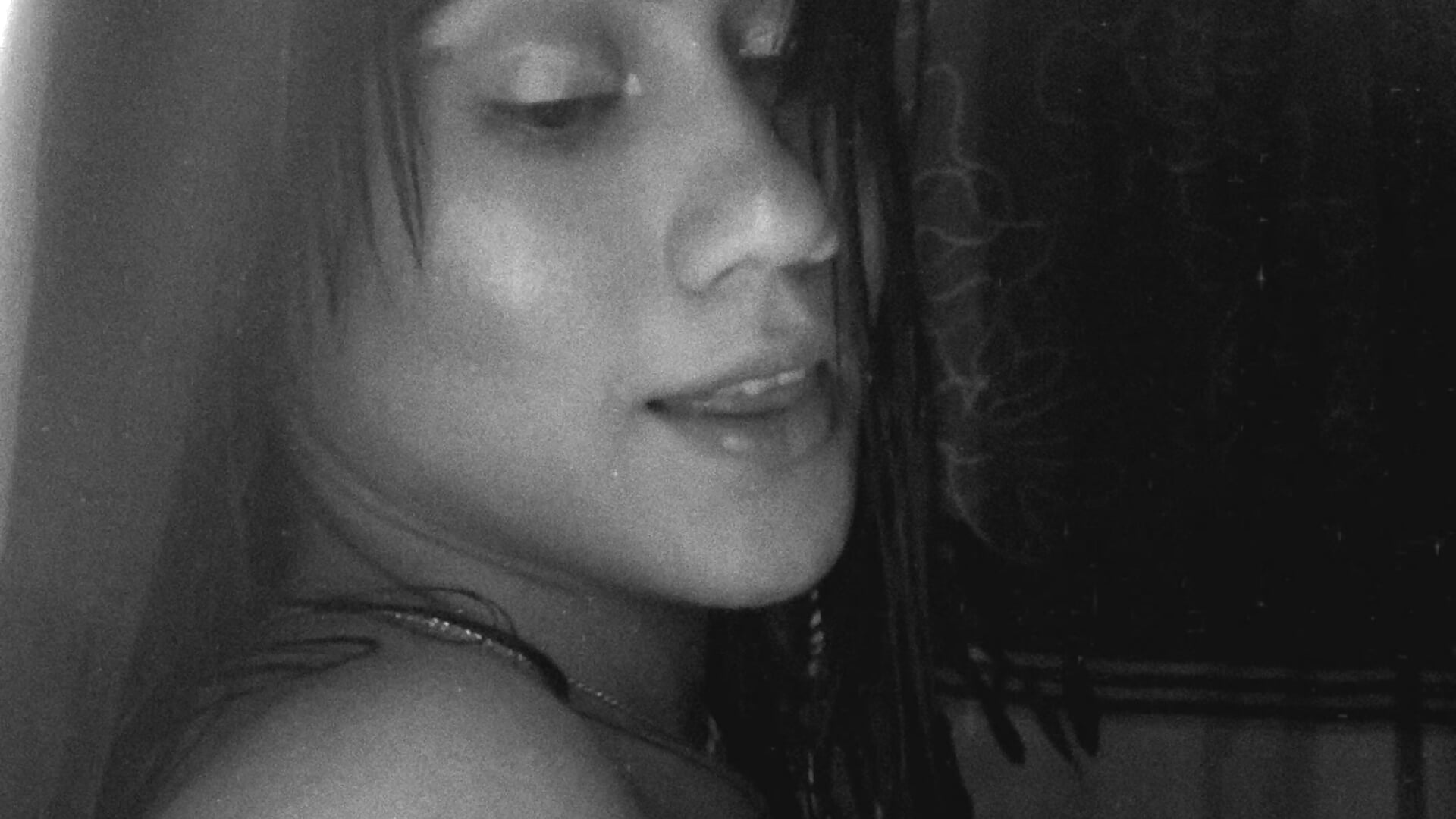 Give me your little love 🖤 - lizzy_kane主播的视频