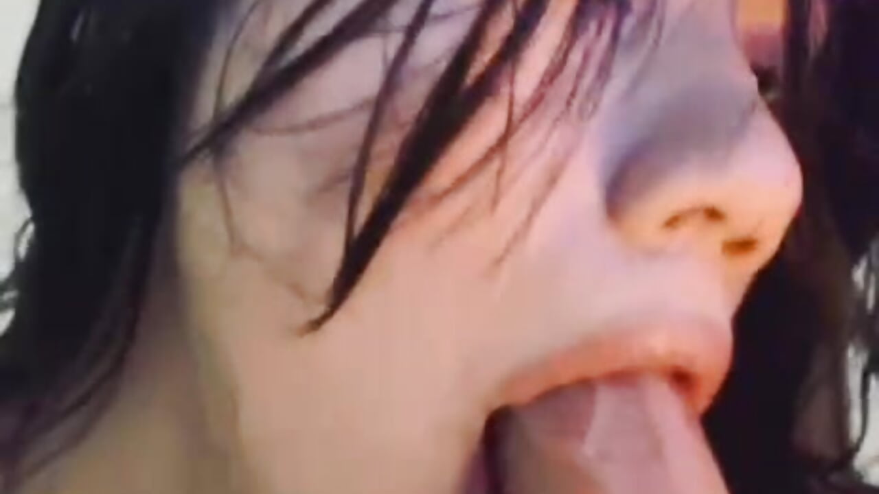 Sucking it while your mind screams inside 🍆🧠 – video modela na kameri lizzy_kane