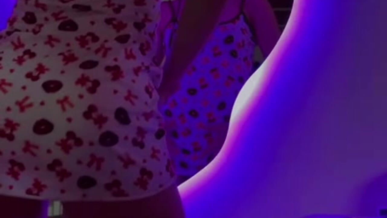 Magnifica doble vista 👄 – video modela na kameri lizzy_kane