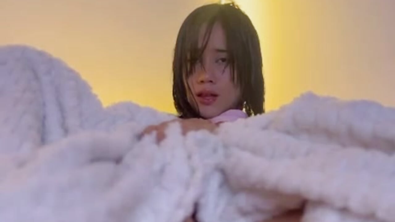 There's always magic under the covers ✨ - відео від вебкаммоделі lizzy_kane