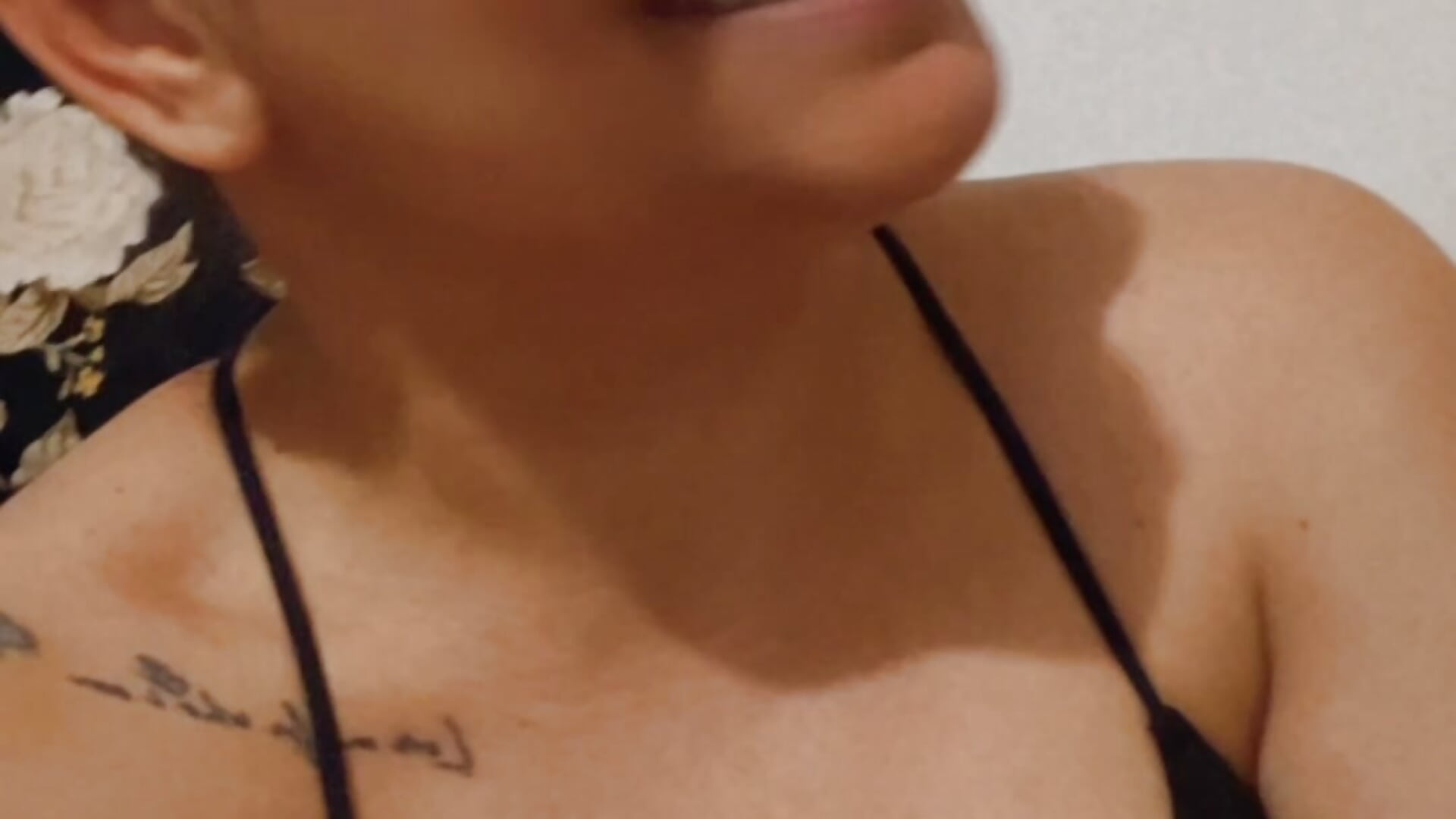 E03CBFF2-D1E2-46A7-A4B7-3A10AE7BB829 - clip cu DarimDia model videochat