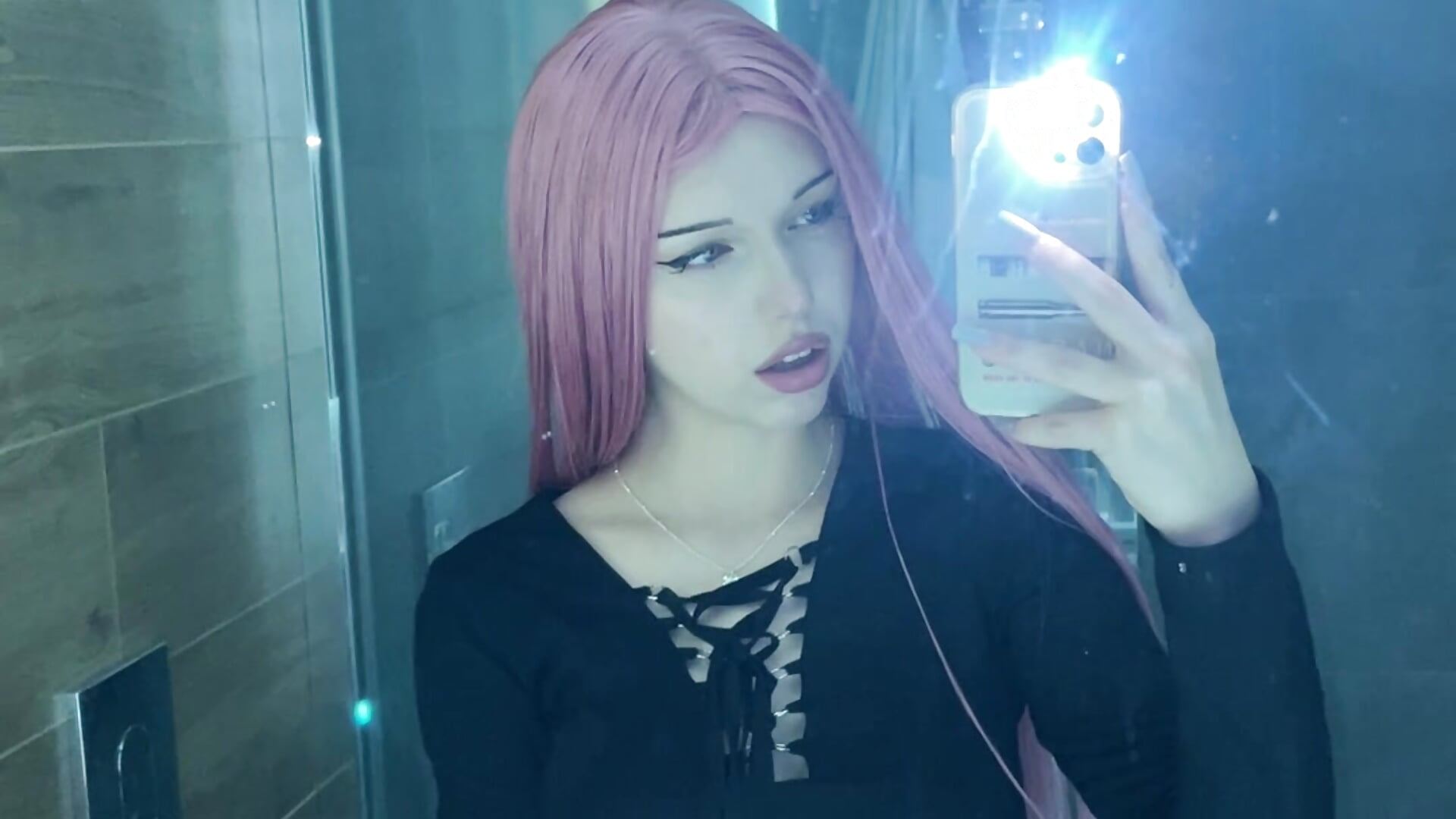 heeey lets play ? 😈 - video oleh model kamera AmaiRin