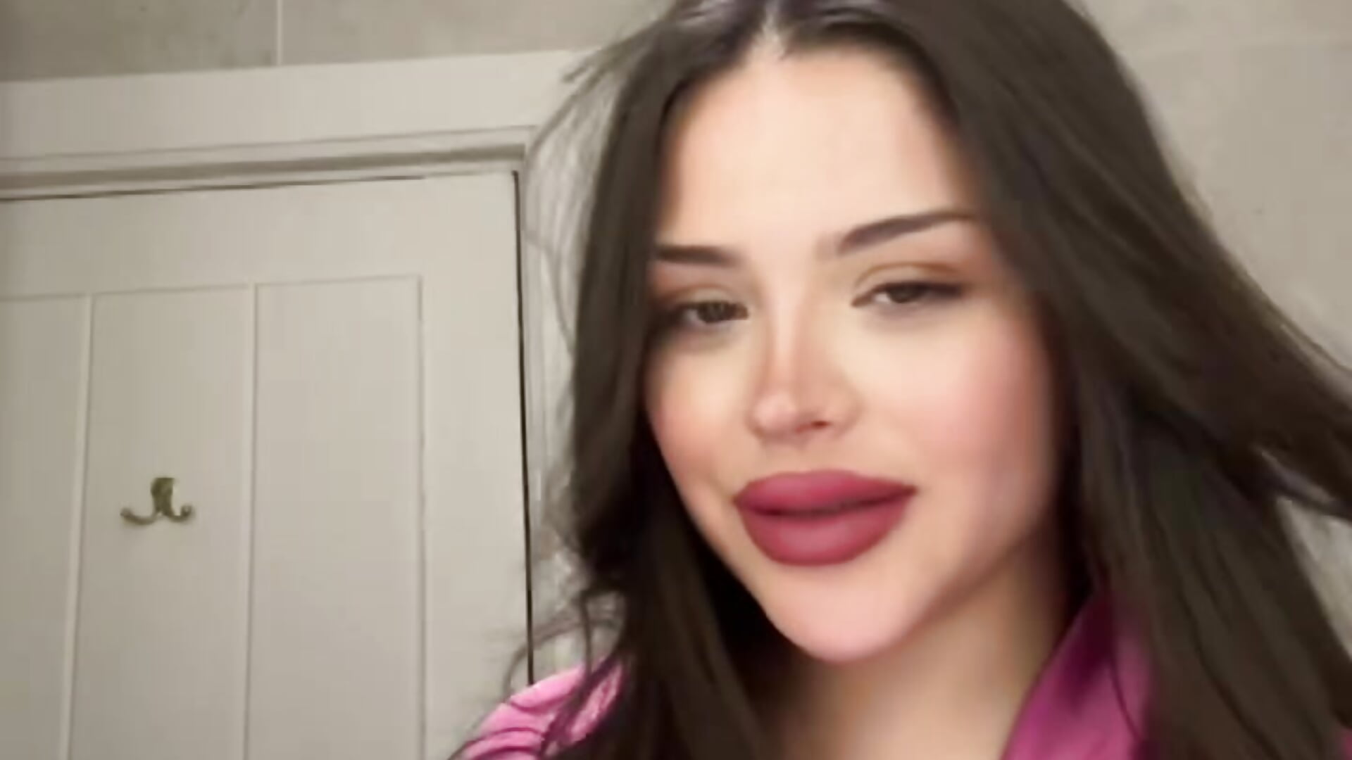 Hi bby to my room - video by emafanning cam model