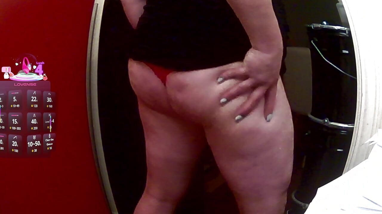 Horny ass shaking - video di NaZtySar4h modella di cam
