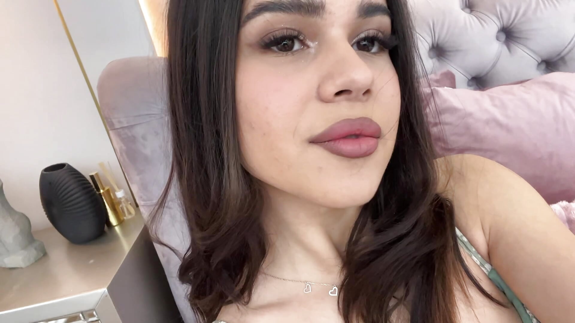 Kisses for my friends - video by ValentynaBianchi cam model