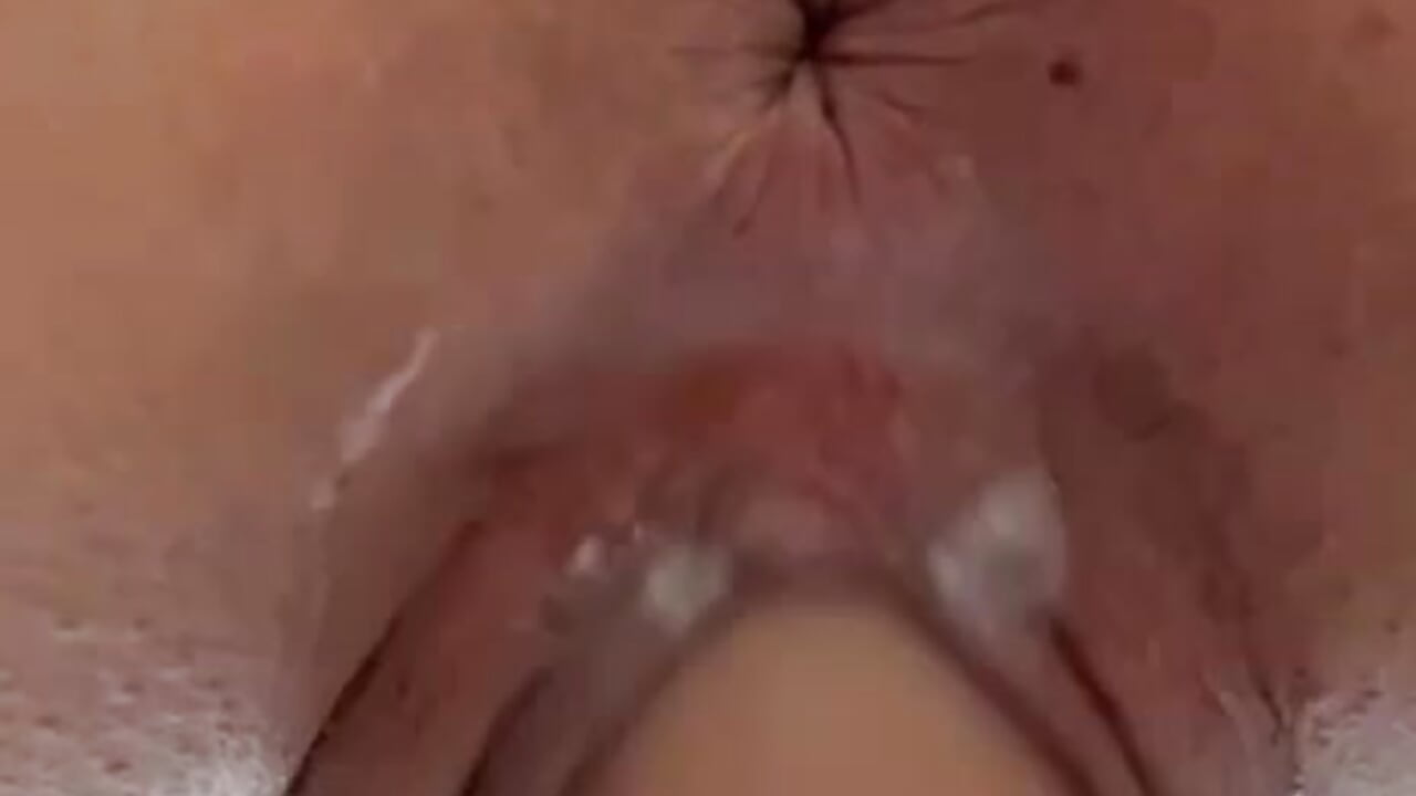 You watch very closely as I fuck my pussy - video by Lovynna cam model