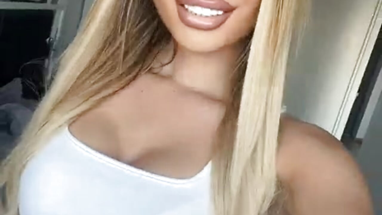 kissss - video by CoraliaDiamond cam model