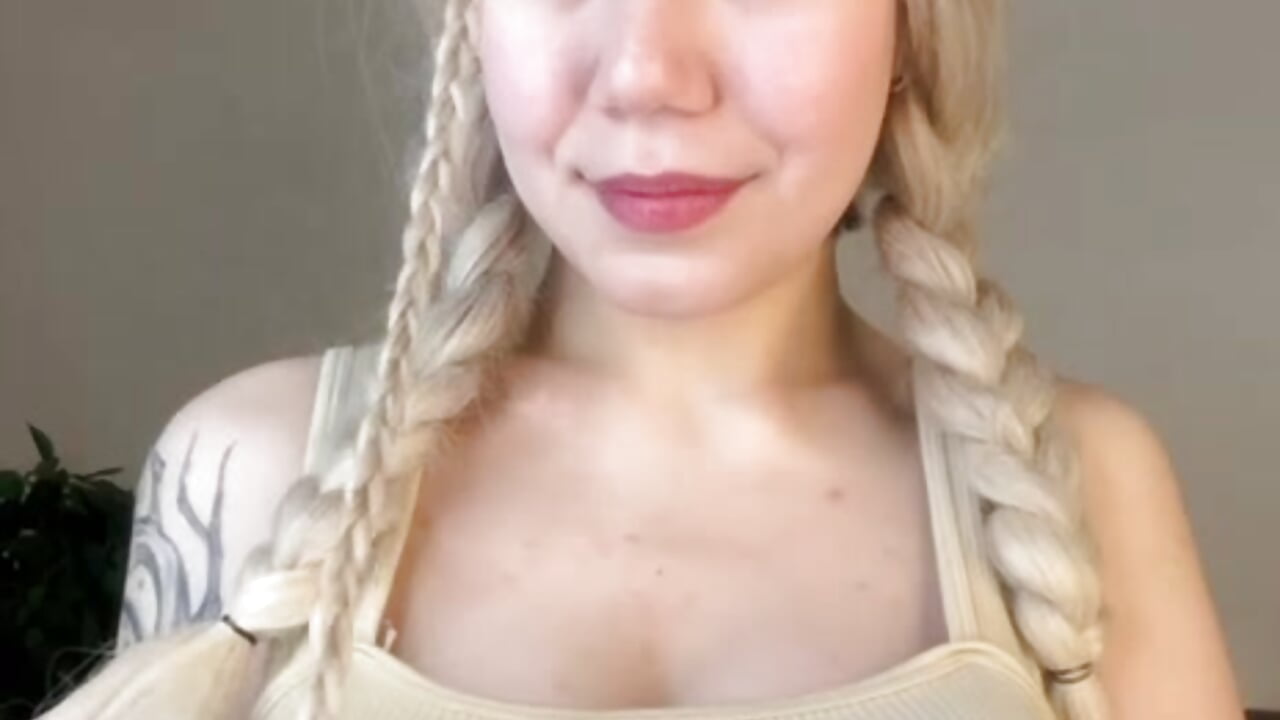 its me, Britt^^ - video by RoxannaCarver cam model