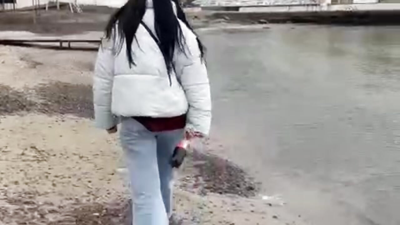 Walk by the sea - video by CindyFlowers cam model