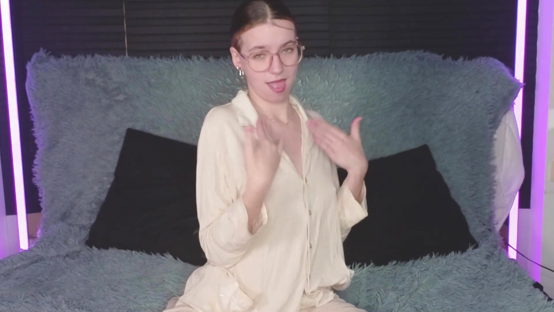 look at me dancing on the crib ☺️ - RochelCozzi 캠 모델의 동영상