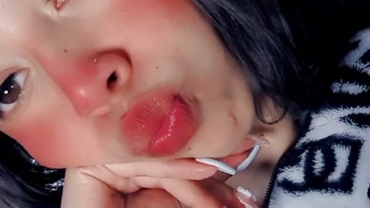 know me 😍 - video by chloechaincs cam model