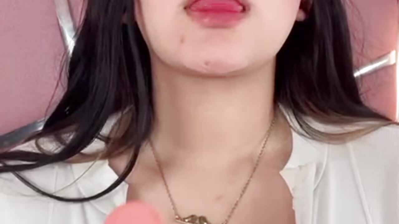 enjoying my toy!🥵 - video by Nicollevsconttei cam model