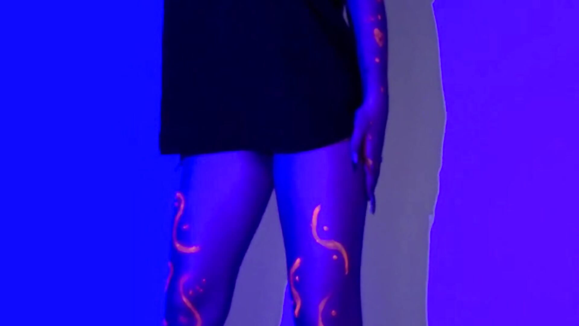 add color - video by AmelieSeductress cam model