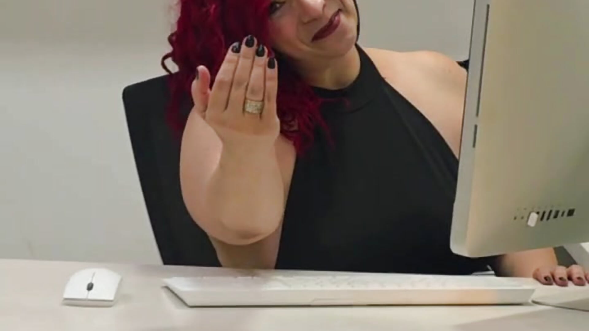 You have three options.. Choose! - video by ScarlethVegas cam model