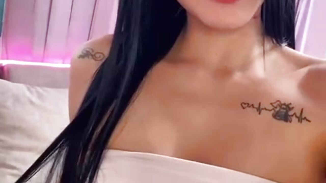 kiss 😘 - video by Linda__fiore cam model