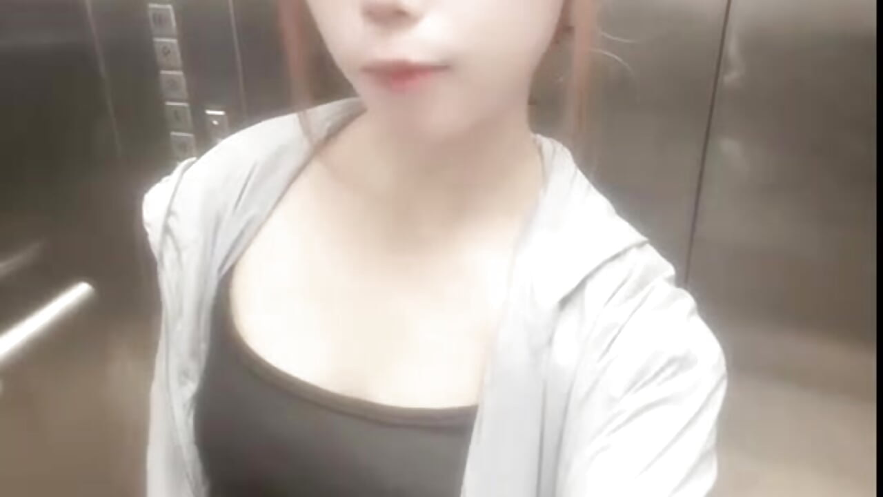 微信视频2025-11-23_004132_560 - video by u-my-baby cam model