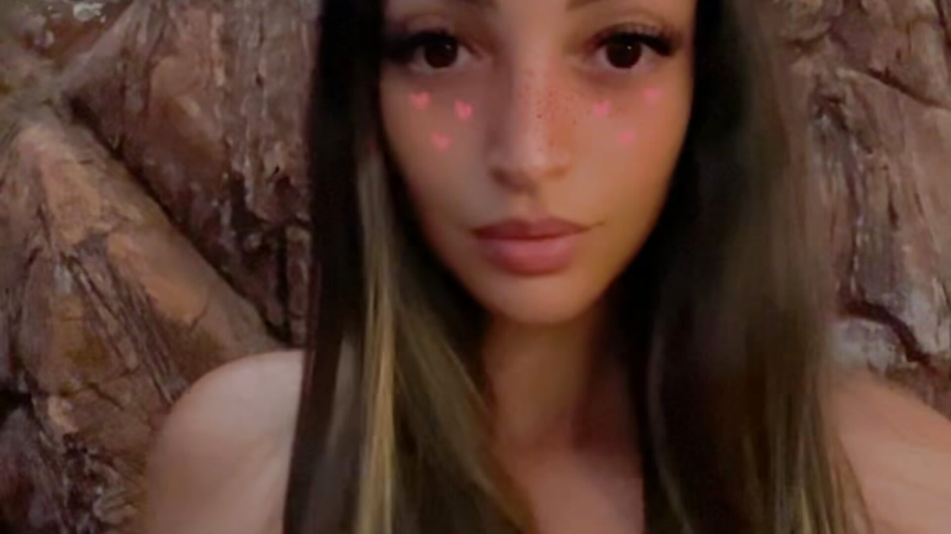 On-line now - BelleLouiseVp主播的视频