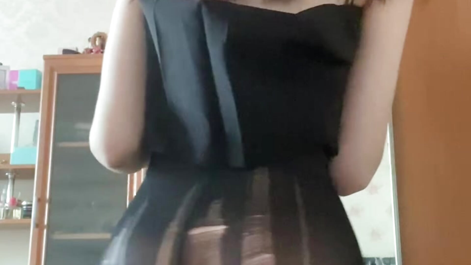 Tearing up my tights - video của người mẫu cam EmmaJonse