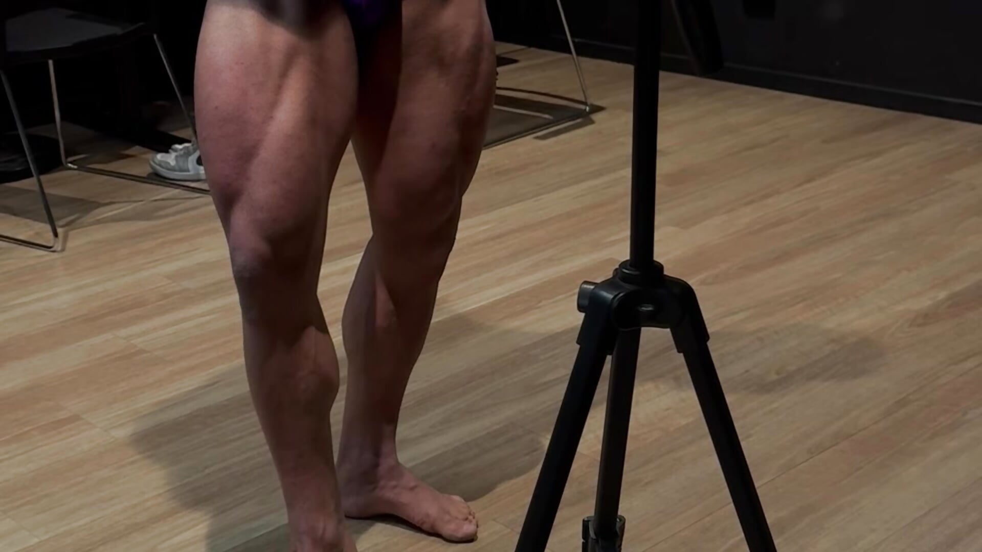 Cheeky flex x - video by Adriansxclusiv cam model