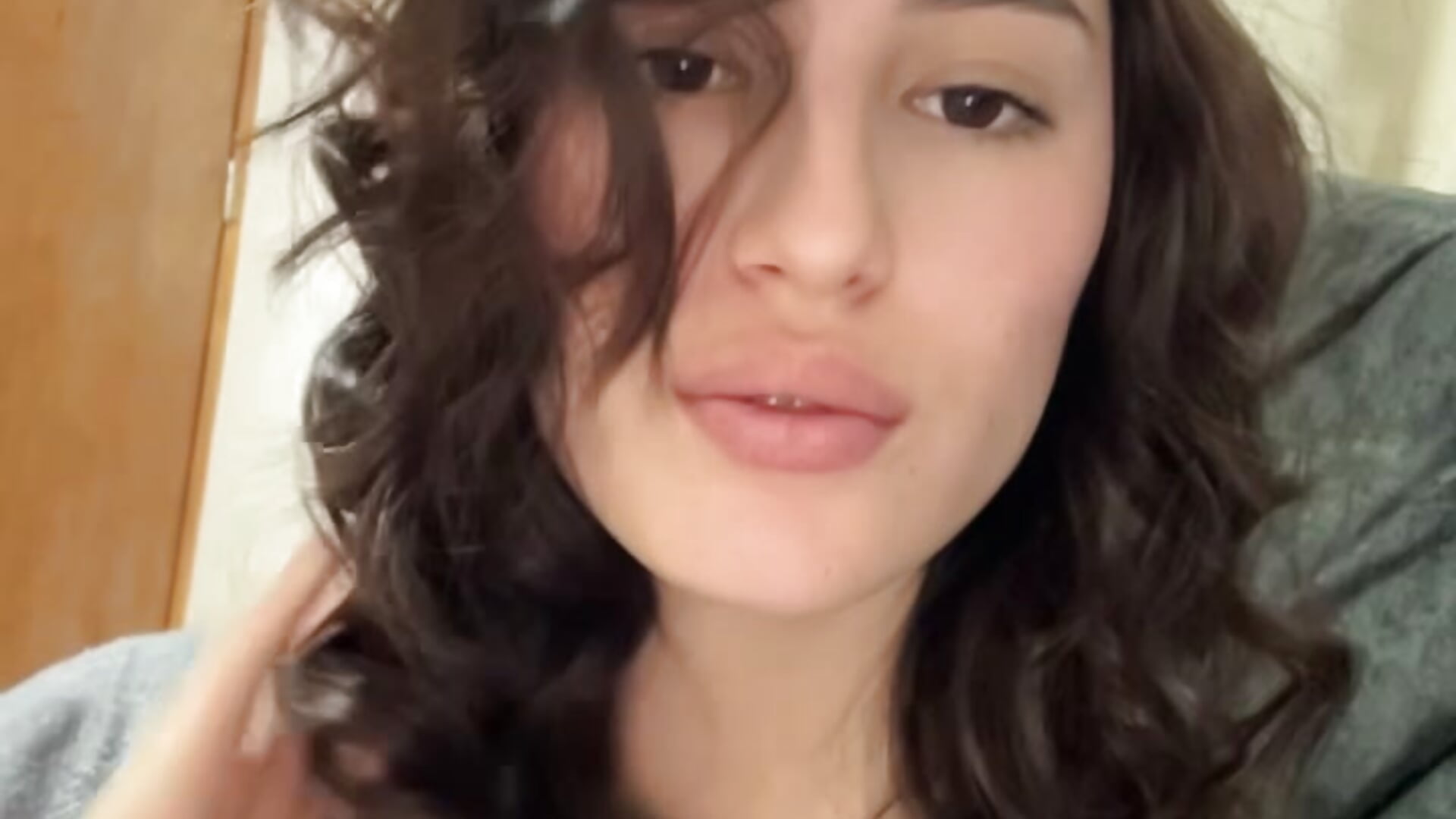 726AA519-0187-4B82-AA64-D7B30C87D6D4 - video by Irisa_white cam model