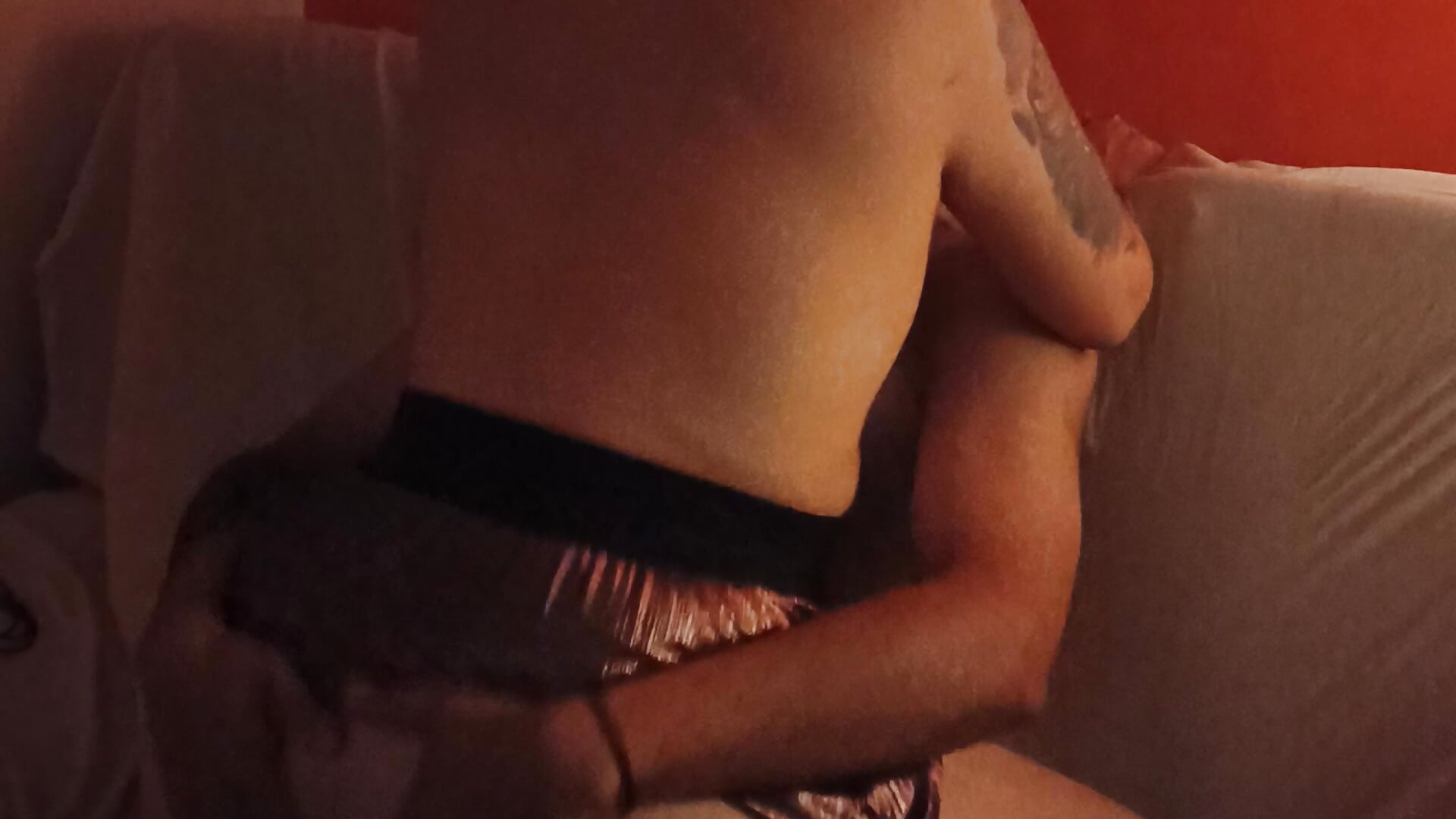 Cavalgando acima do meu marido, bunda grande, gemidos