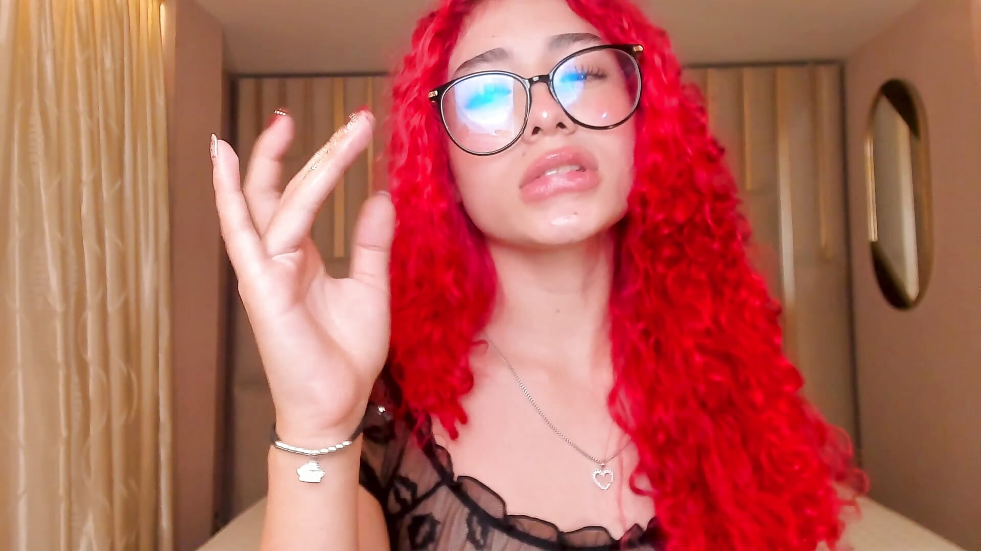 Your fingers drive me crazy 😏🔥 - vidéo du modèle de showcams AmberFox1
