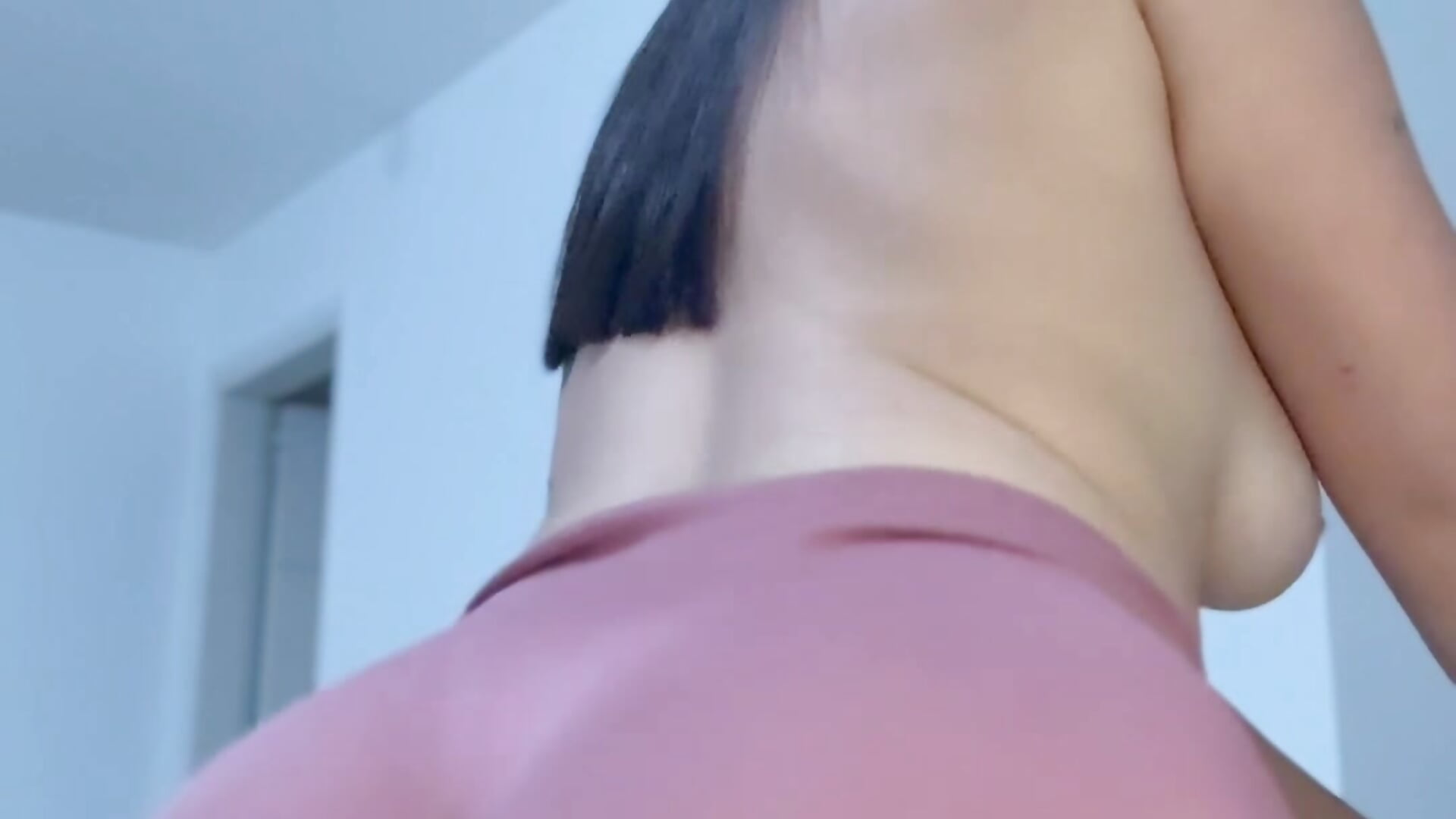 TWERK SIN BRA Y CON STRIPTEASE 🤤 - video by Lina_soler69 cam model