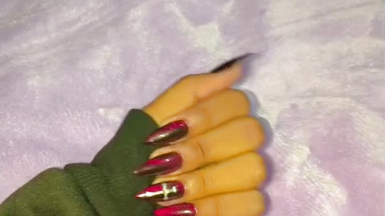 Do you like my new manicure? 💖 - video by Milu_carbajal_x cam model
