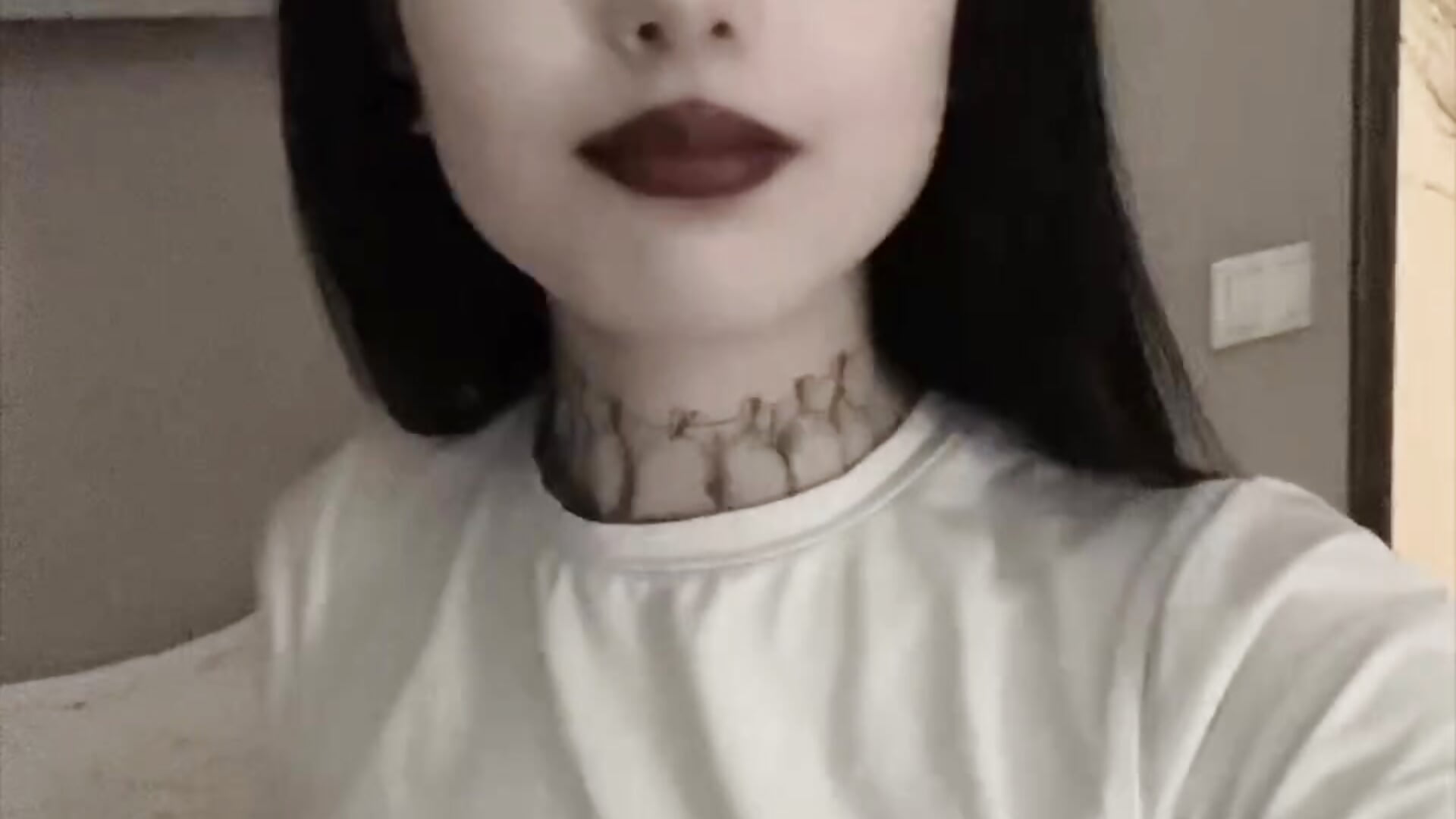 >< - video by Donna_Hicks cam model